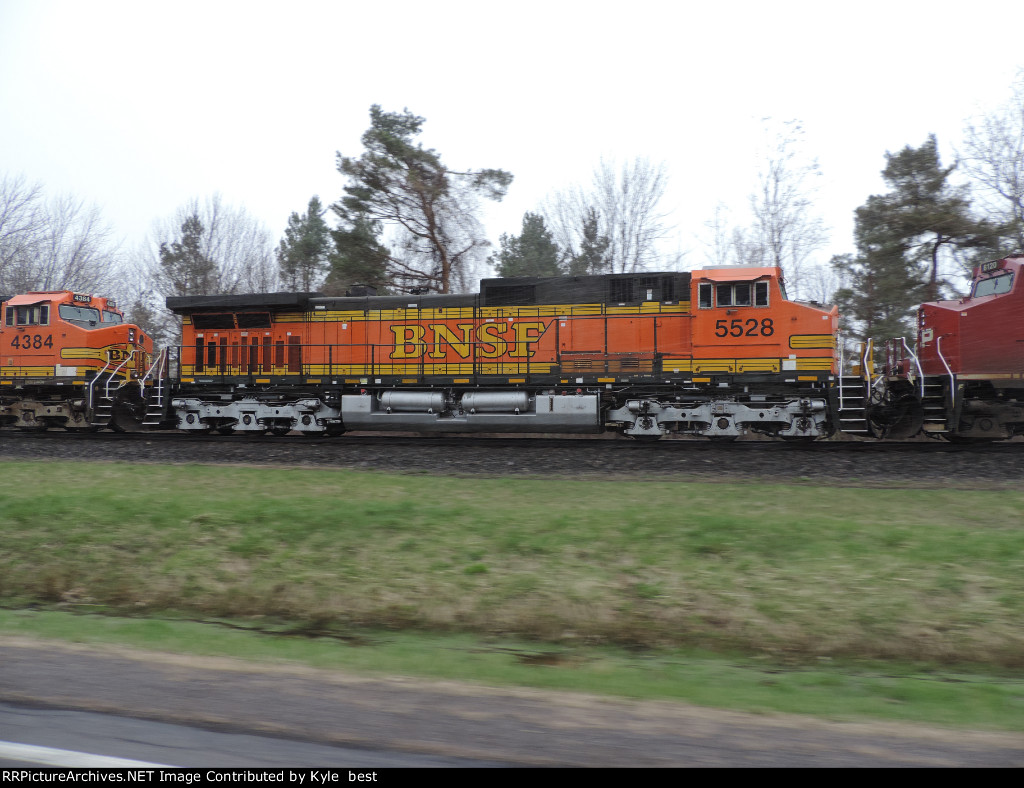 BNSF 5528 